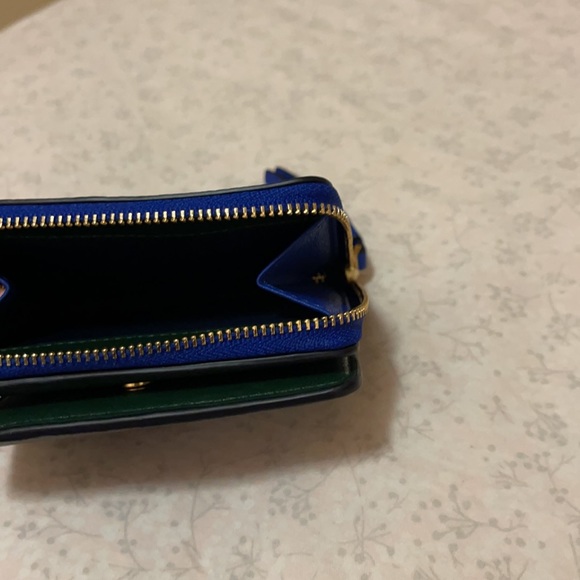 🎊Host Pick🎊 Tory Burch Bi-fold Wallet - Picture 7 of 7